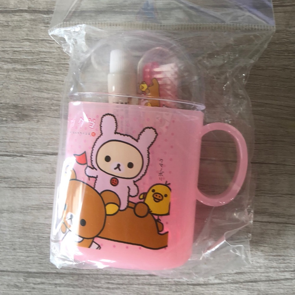 Rilakkuma traveling toothbrush and cup set